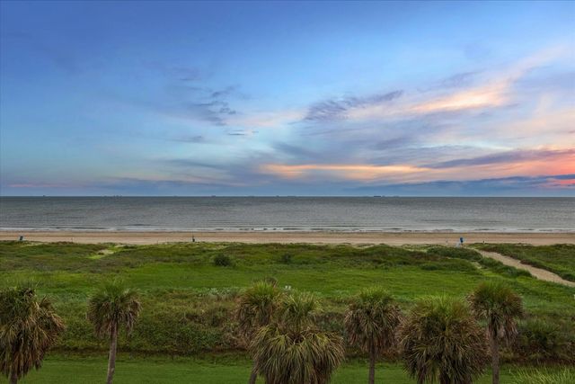 2601 E Seaside Dr, Galveston
