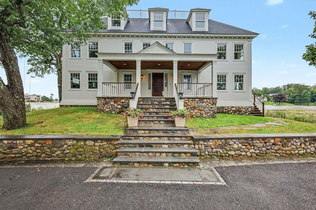 24 Hendrie Dr, Greenwich
