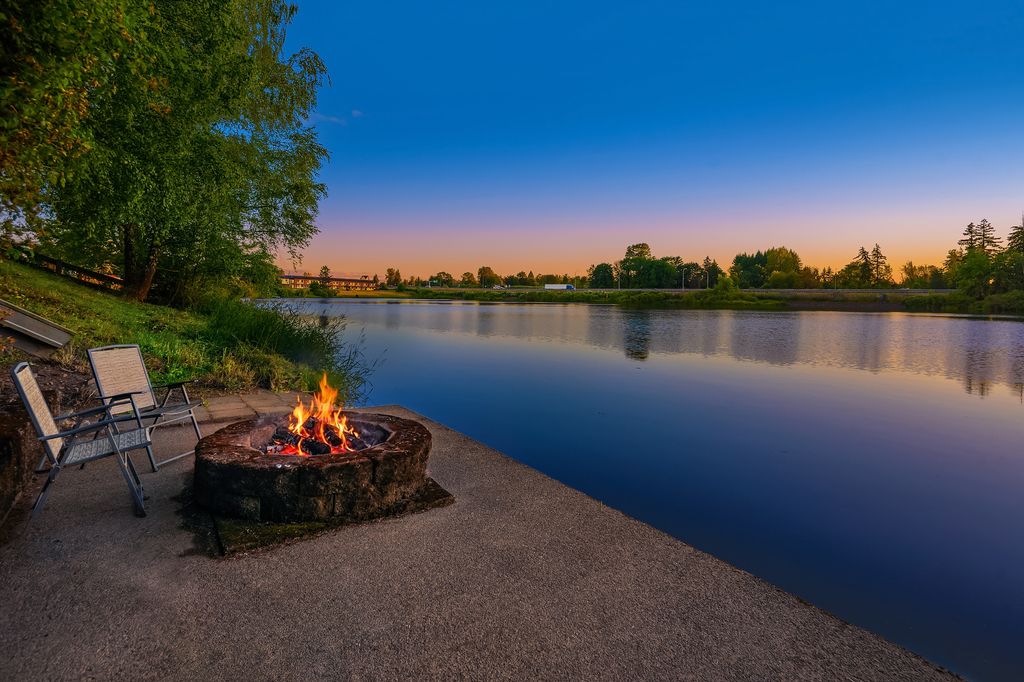 405 Lakeshore Dr, Centralia