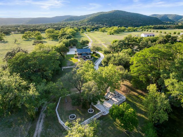 4292 Highway 83, Leakey