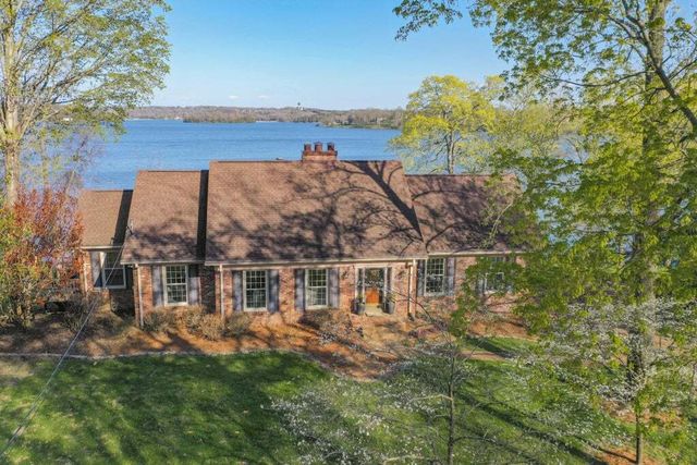 278 Hidden Lake Rd, Hendersonville