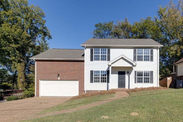 3232 E Lake Dr, Nashville