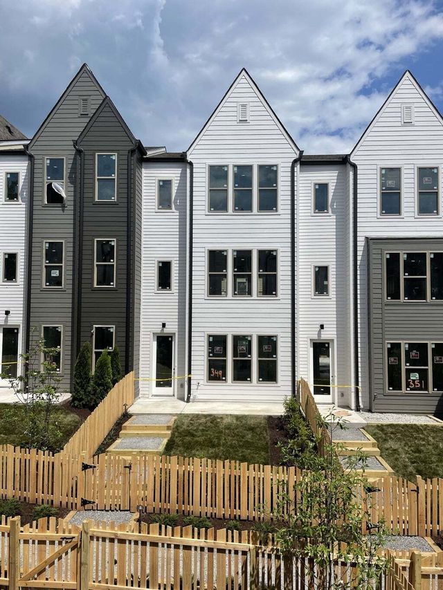 349 E Village Ln, Nashville