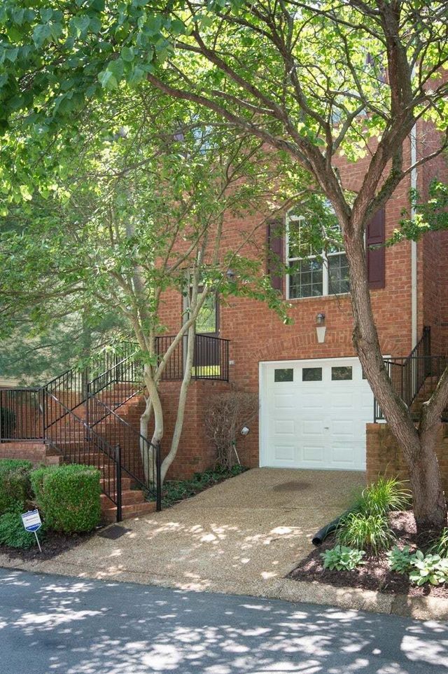 126 Carriage Ct, Brentwood