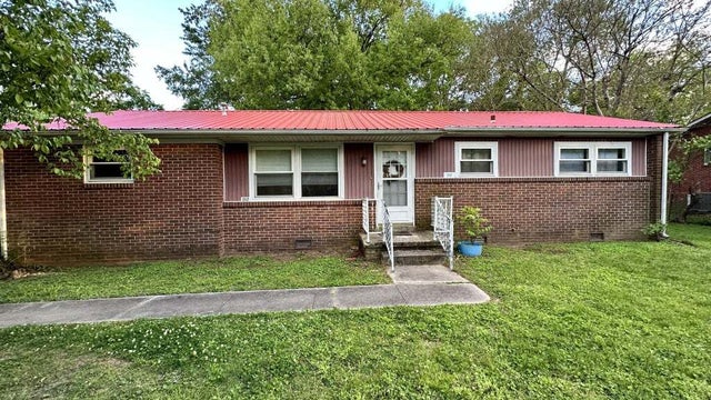 212 Chestnut Dr, Shelbyville