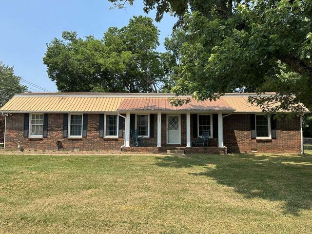 501 Summerfield Dr, Smyrna