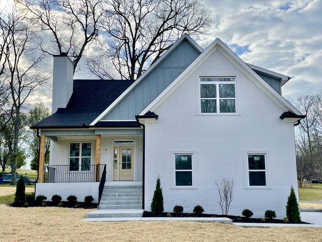 235 Lakeside Park Dr, Hendersonville