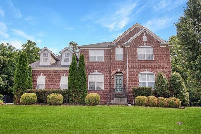 111 Ten Oaks Dr E, Hendersonville