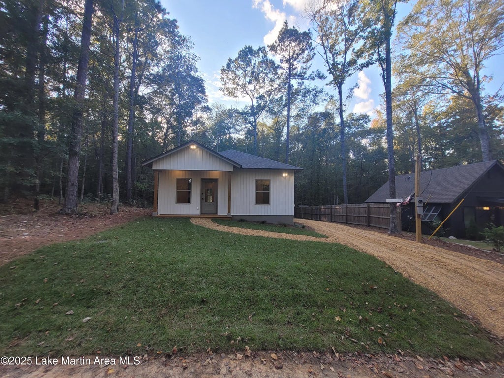 325 Ridgeway Dr, Eclectic