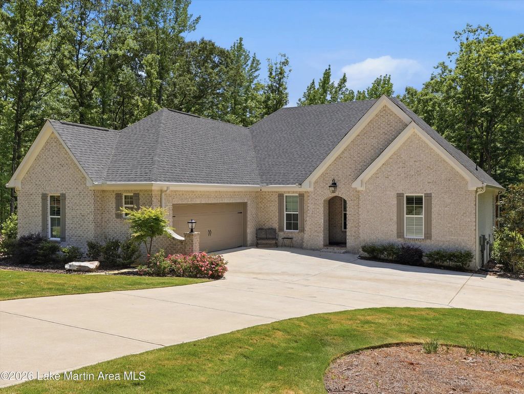 1834 Moonbrook Dr, Dadeville