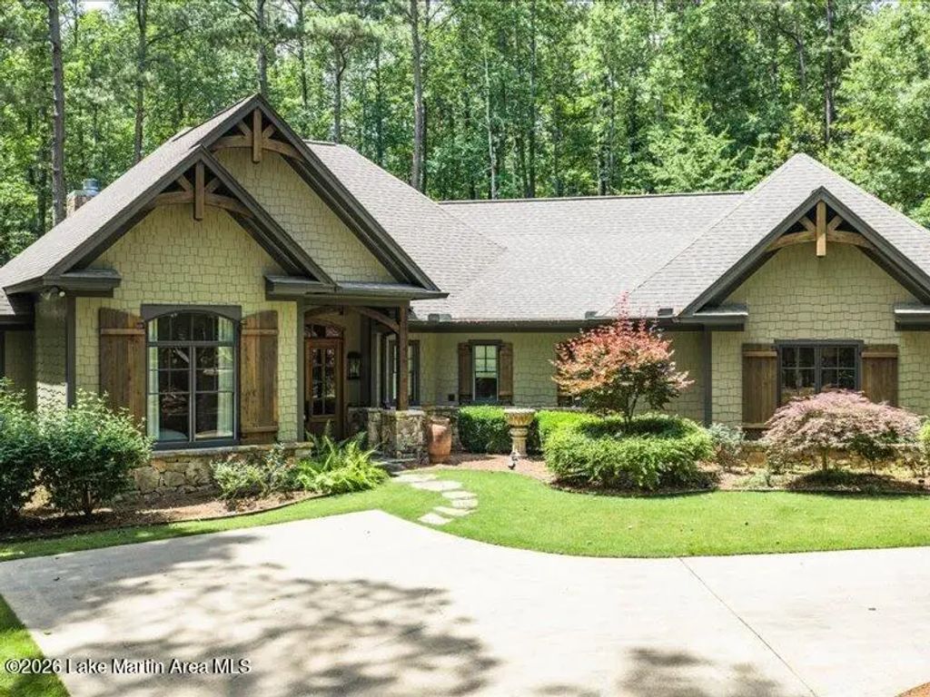 74 Wood Way, Alexander City