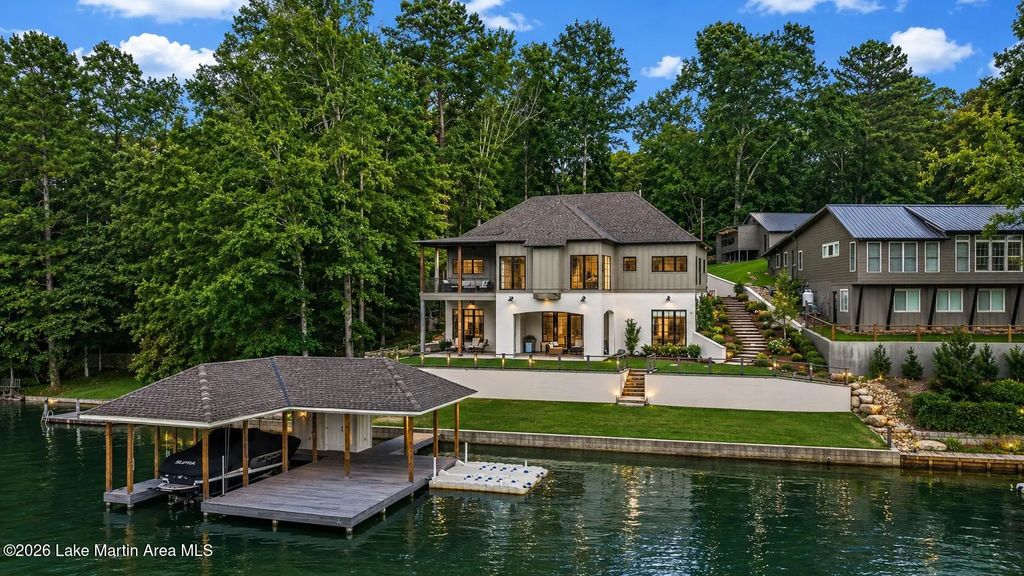 744 Lakeshore Dr, Jacksons Gap