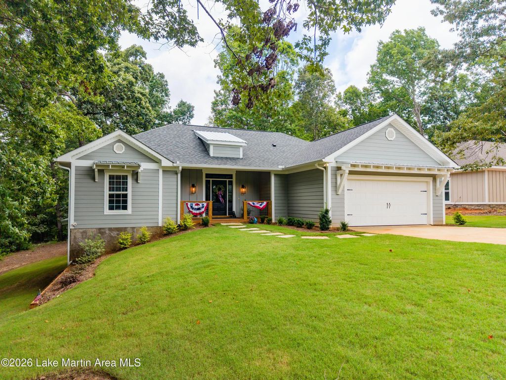 726 Stillwaters Dr, Dadeville