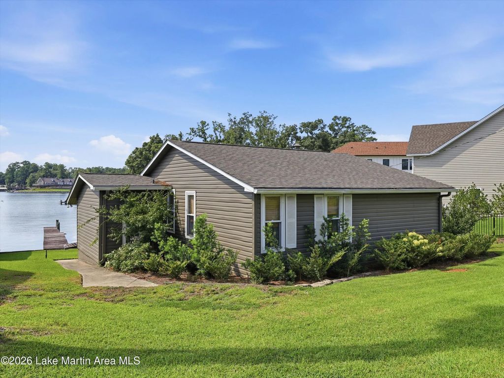 26 Castaway Pt, Eclectic