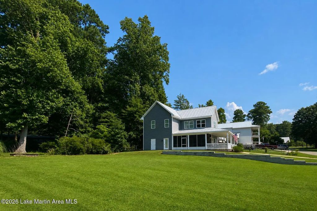 120 & 140 Shoreline Dr, Eclectic