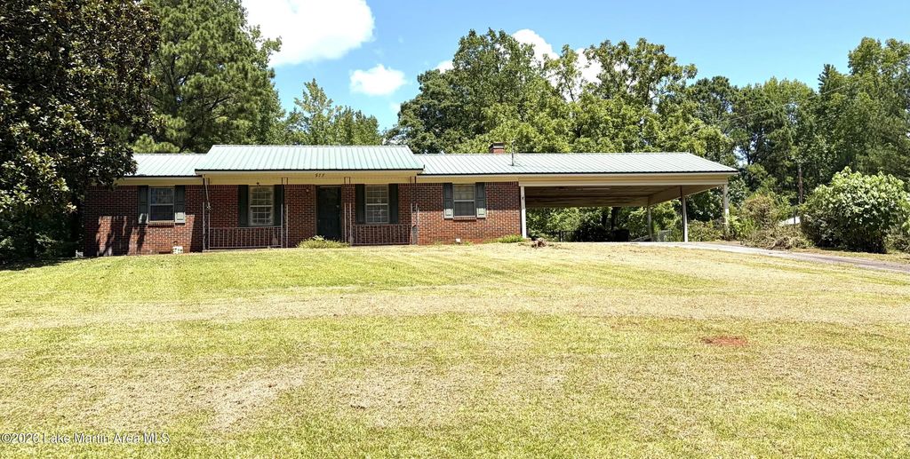977 Center St, Alexander City