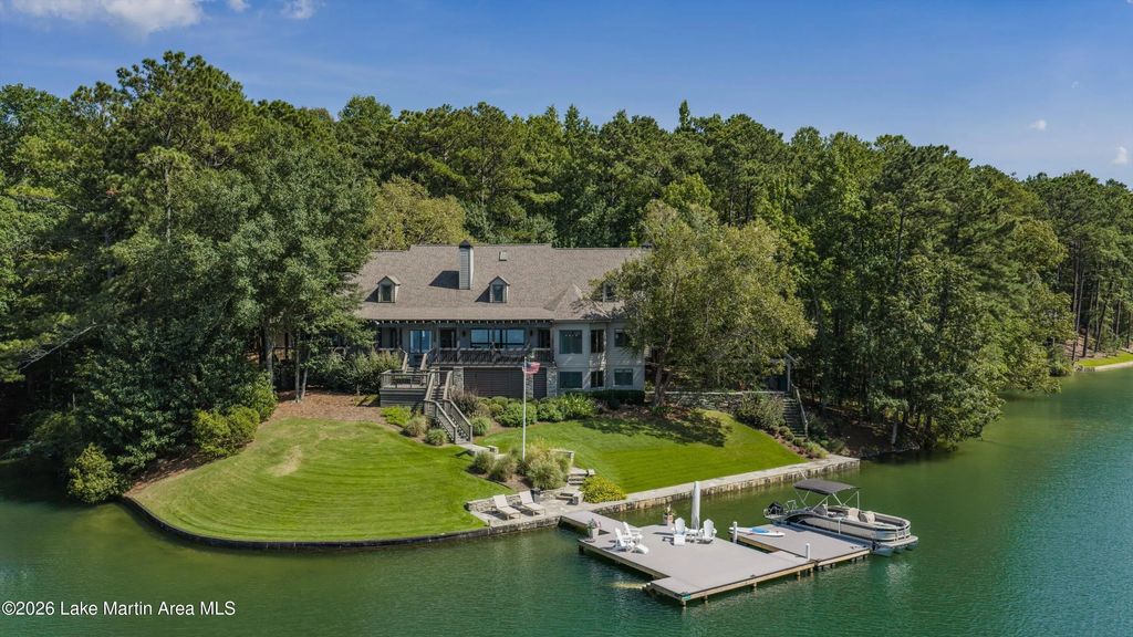 35 Underwood Dr, Eclectic