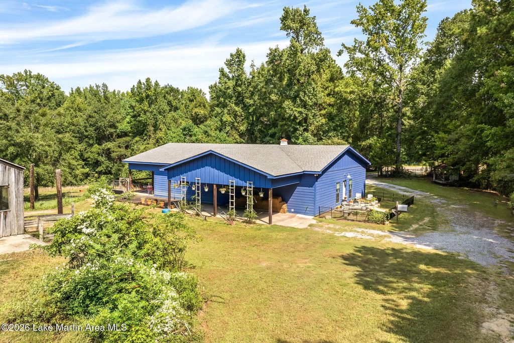 2816 Red Hill Rd, Eclectic