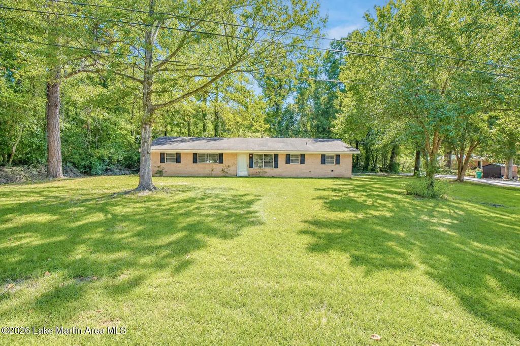 712 Whatley Dr, Tallassee