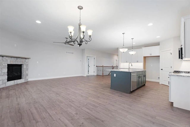 Photo of Listing #24006715