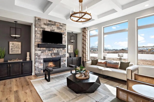 Photo of Listing #24075632