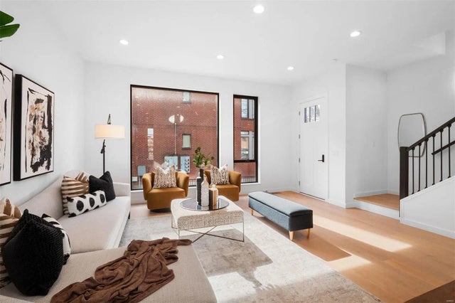 Photo of Listing #25002976