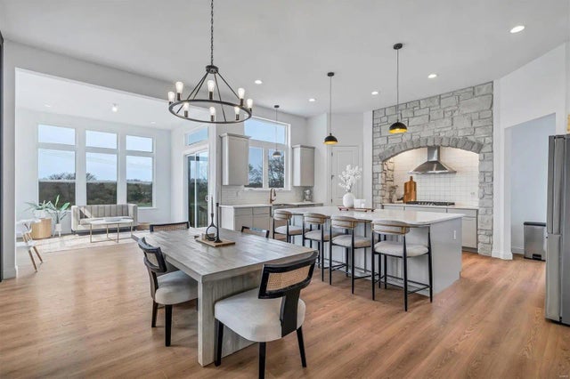 Photo of Listing #25015189