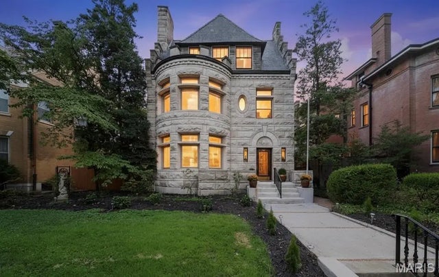 Photo of Listing #25054892