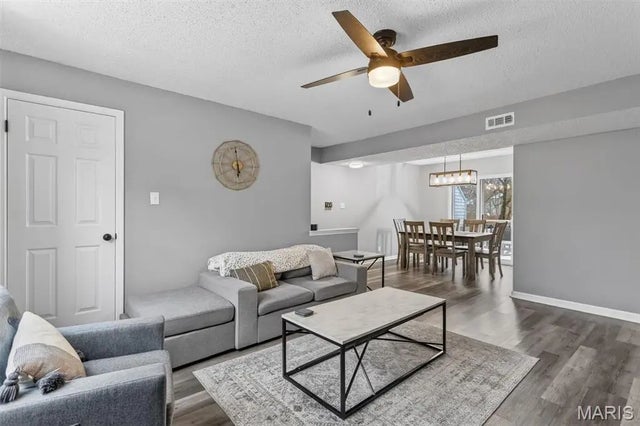 Photo of Listing #25075542