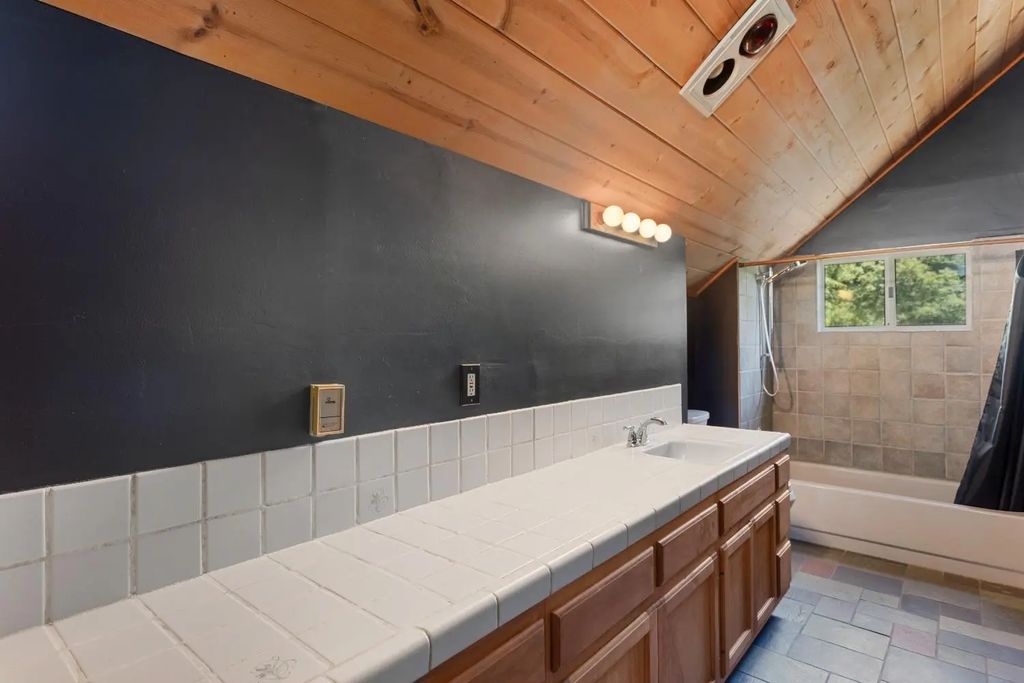 1550 Garrett Road, Gold Run