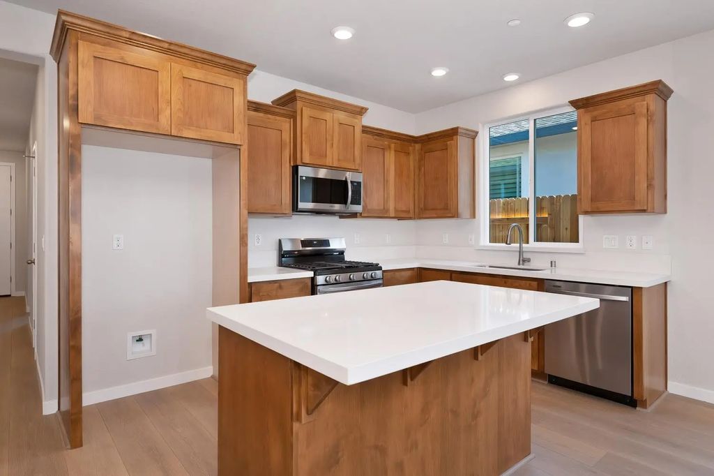 2329 Longmire Loop, Roseville
