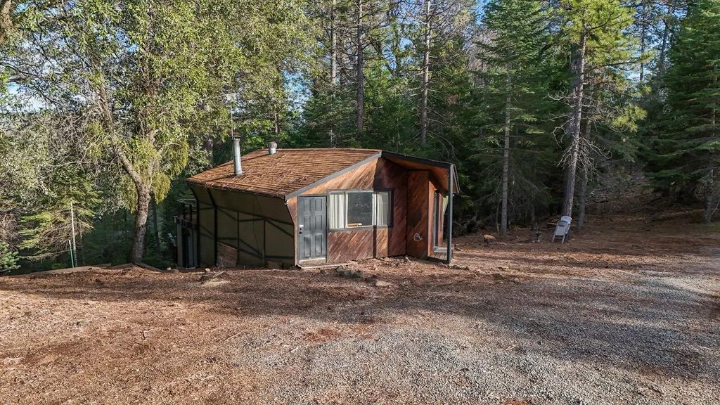 100 Meadowlark Court, Placerville