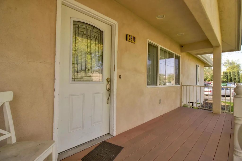 5818 Engle Road, Carmichael