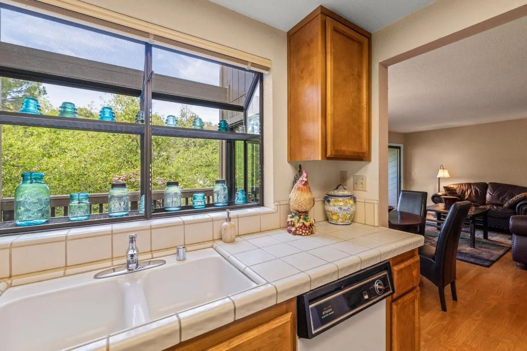 760 Dorothy Way 11, Auburn