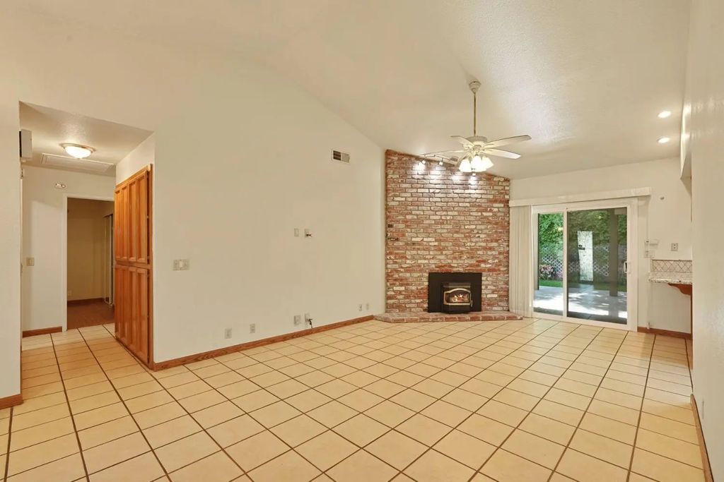 803 Trimble Way, Roseville