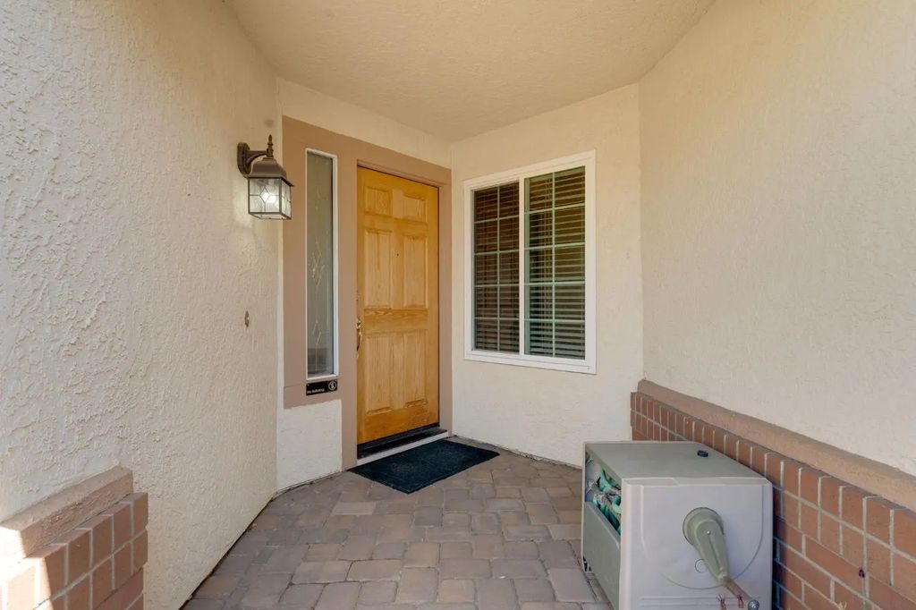 1450 Penhurst Way, Roseville
