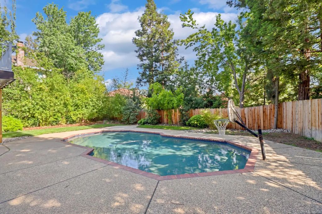 337 Ironwood Circle, Roseville
