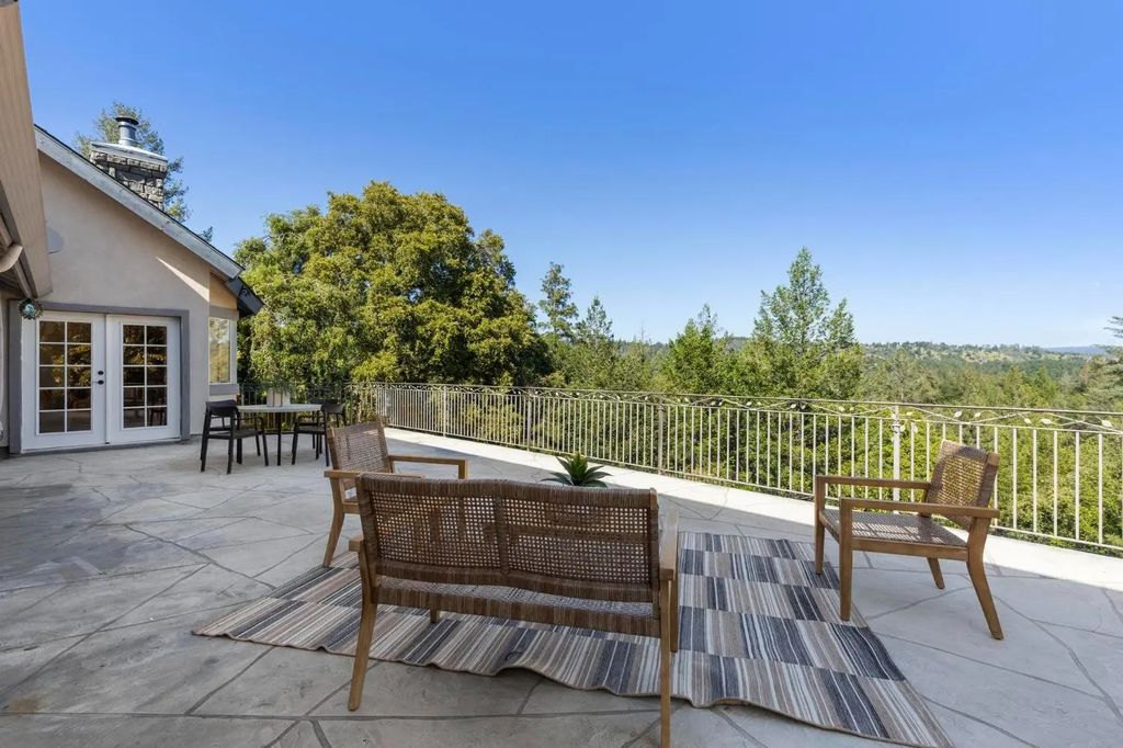22160 Winchester Way, Colfax