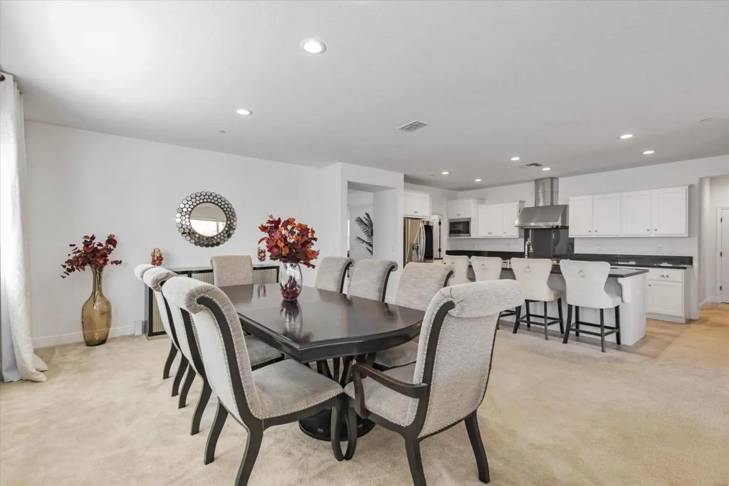 6160 Parkminster Way, Roseville