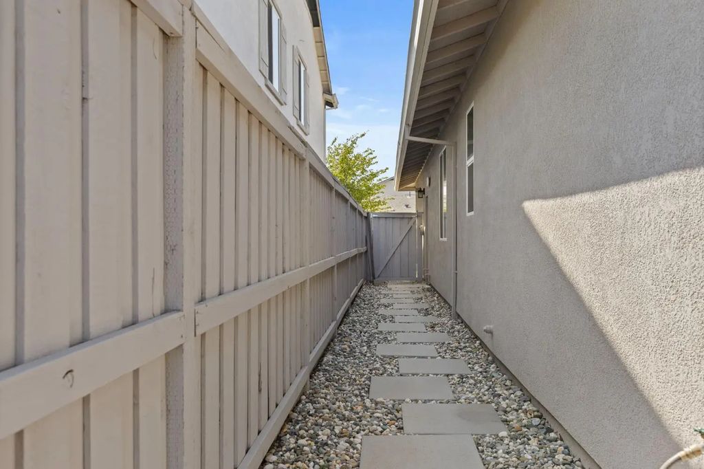 2616 Provincetown Way, Roseville