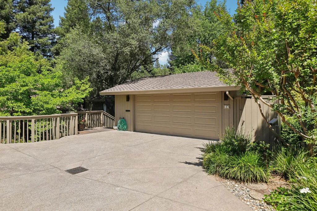 84 Riverknoll Place, Carmichael