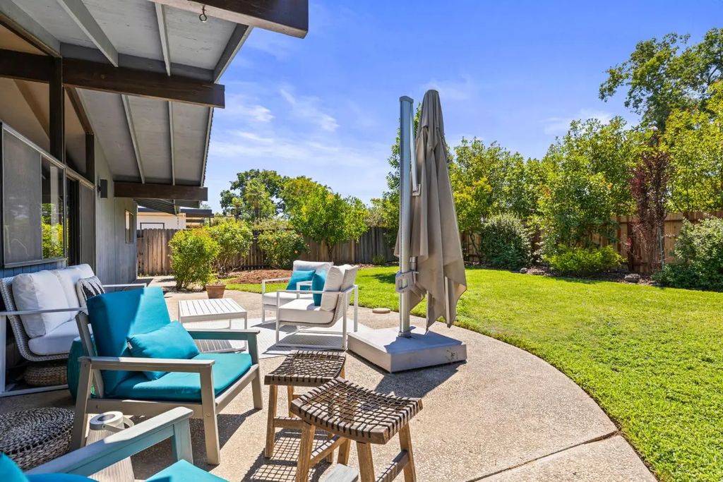 5304 Locust Avenue, Carmichael