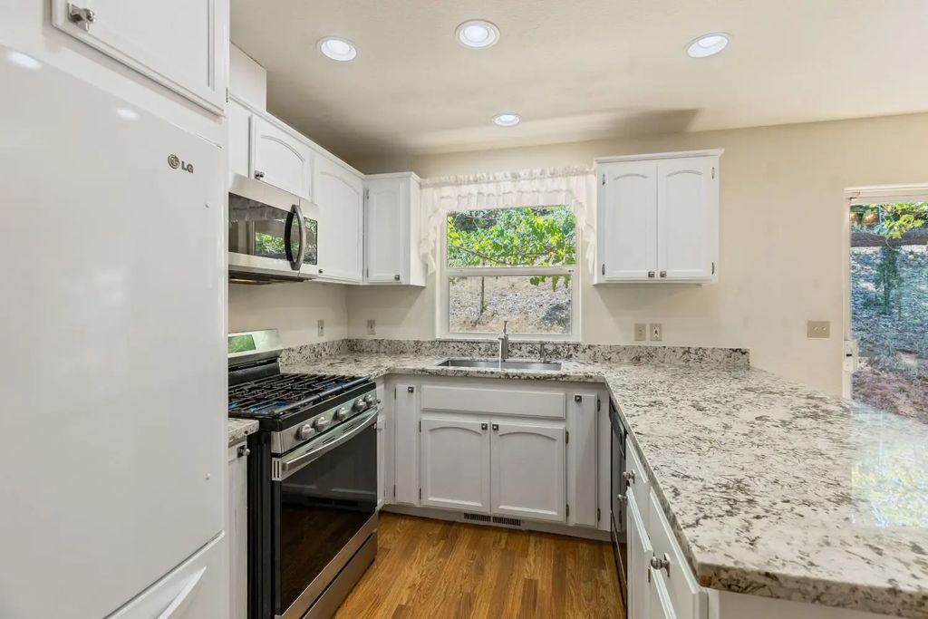 1081 Cedar Valley Road, Colfax