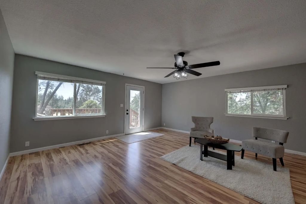 895 Sunray Lane, Colfax