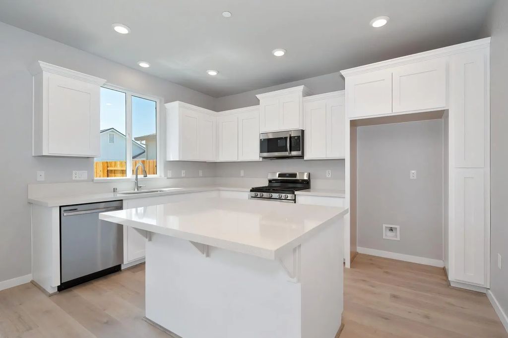 2385 Longmire Loop, Roseville