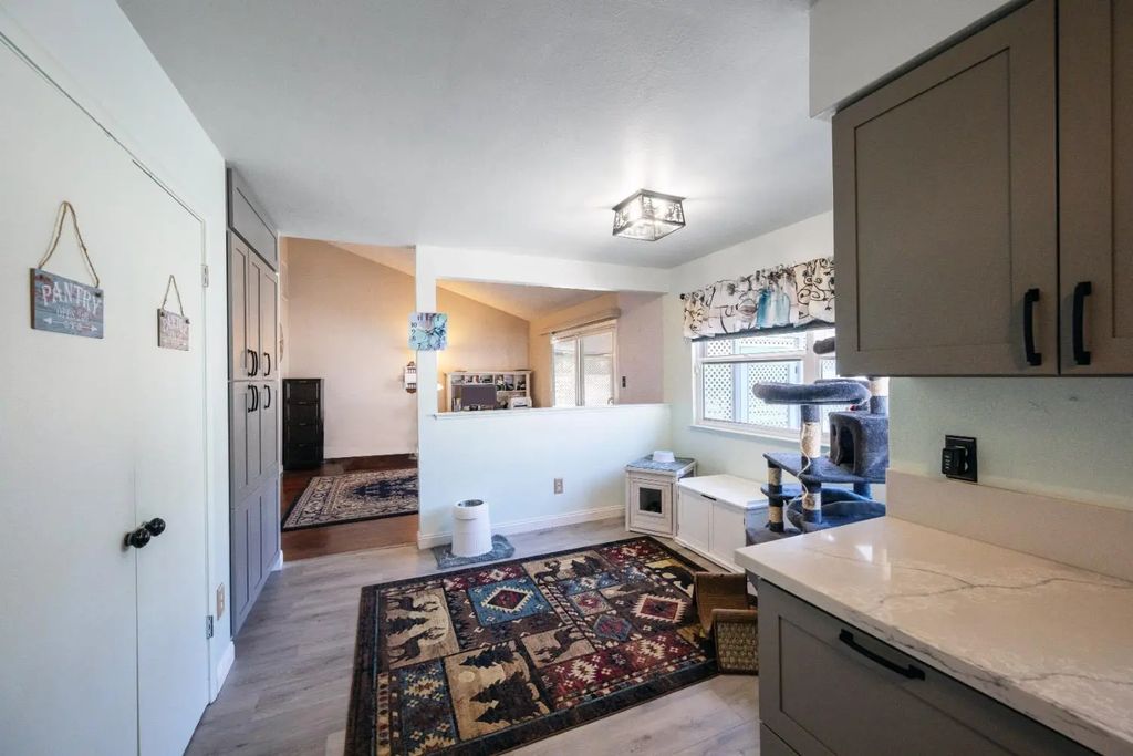 6020 Kenneth Way, Auburn
