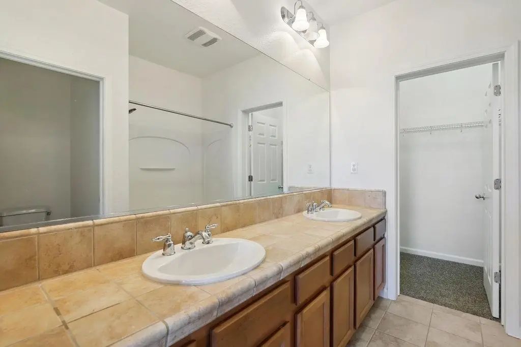 1004 Hudson Circle, Lincoln