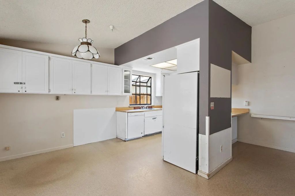 1447 Love Way, Auburn