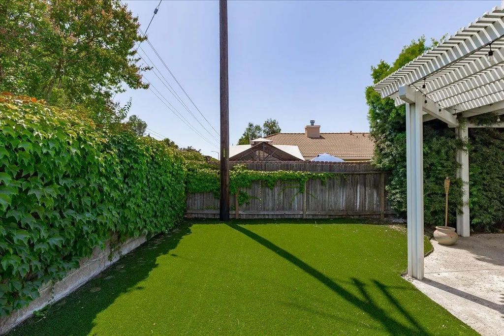 2201 Longview Drive, Roseville