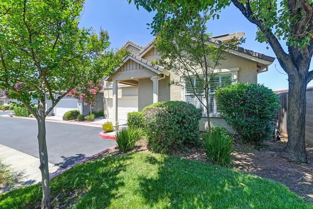 822 Courtyards Loop, Lincoln